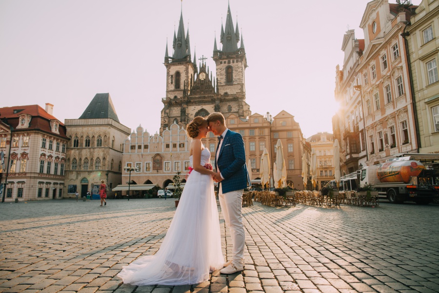 Prague Pre-Wedding Photoshoot At Old Town Square And Charles Bridge  by Nika  on OneThreeOneFour 0