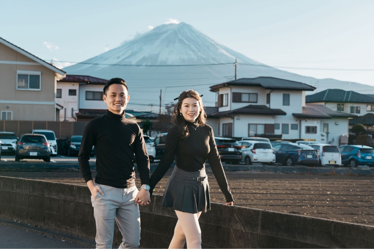 Tokyo Pre-Wedding Photoshoot with Chureito Pagoda, Lake Kawaguchiko, and Lawson Mt. Fuji by Dahe on OneThreeOneFour 22