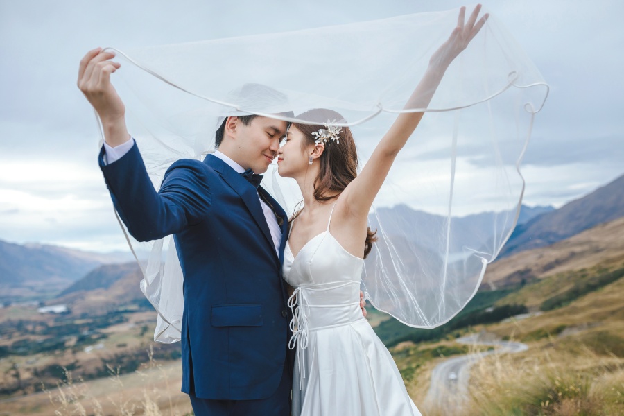 J&W: New Zealand Pre-wedding Photoshoot on Panoramic Hilltop by Fei on OneThreeOneFour 16