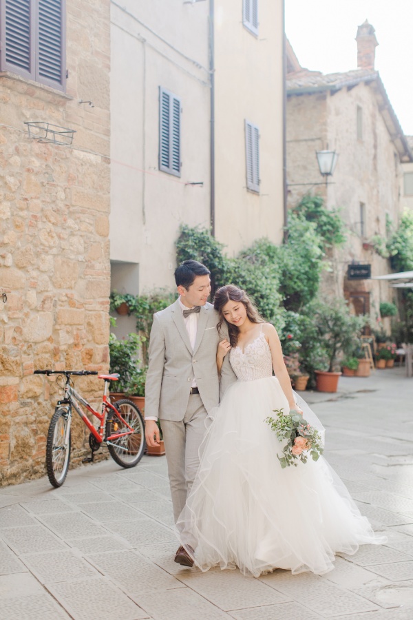 Italy Tuscany Prewedding Photoshoot at San Quirico d'Orcia  by Katie on OneThreeOneFour 10