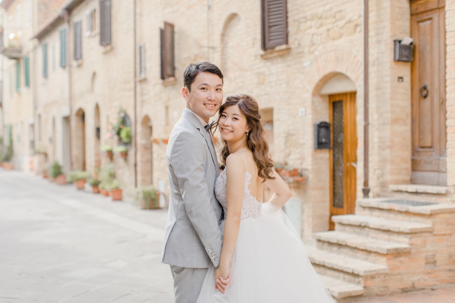 Italy Tuscany Prewedding Photoshoot at San Quirico d'Orcia  by Katie on OneThreeOneFour 12