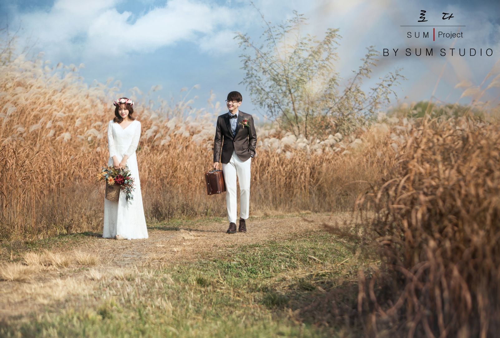 Korea Wedding Outdoor Photography in Autumn with Mapletrees (NEW) by SUM Studio on OneThreeOneFour 7