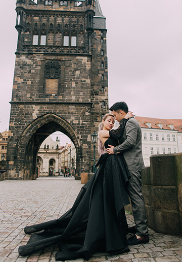 Naomi & Hann's Wedding Photoshoot in Prague
