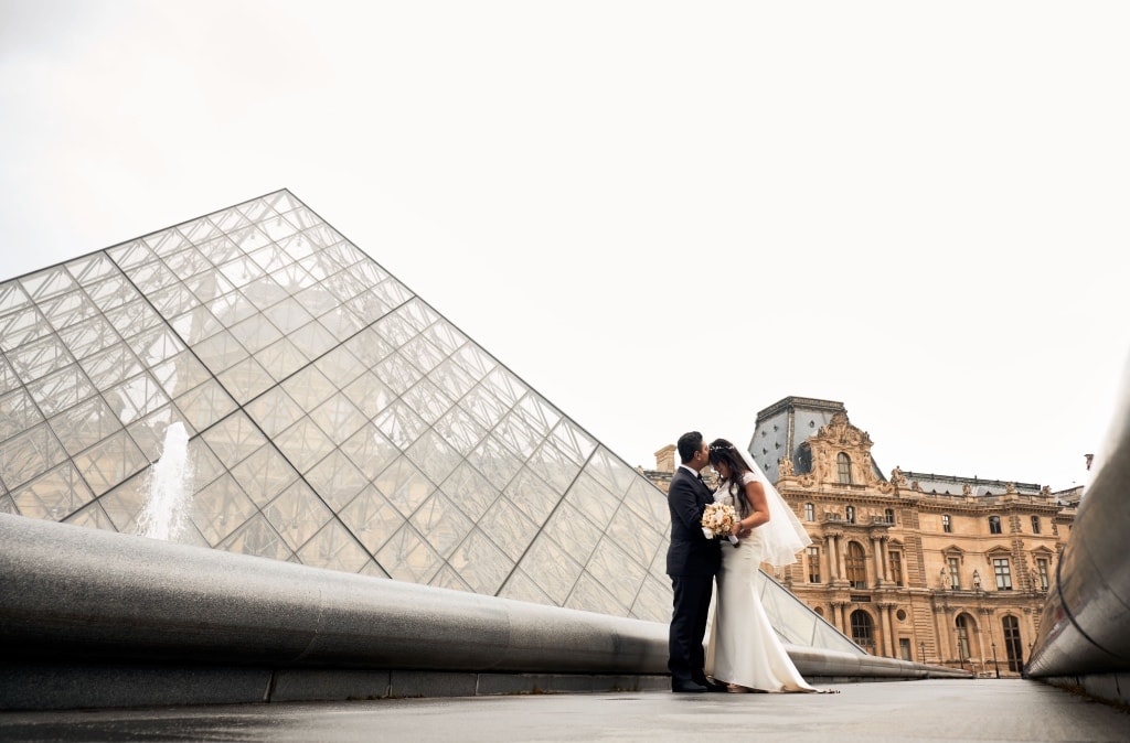 Paris Outdoor Pre-Wedding Photoshoot At Eiffel Tower And Pont Alexander III by Arnel  on OneThreeOneFour 12