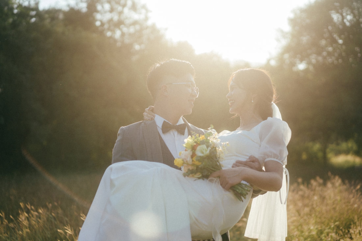 Taiwan Pre-Wedding Photoshoot Autumn Garden Scenic Nature  by  on OneThreeOneFour 15