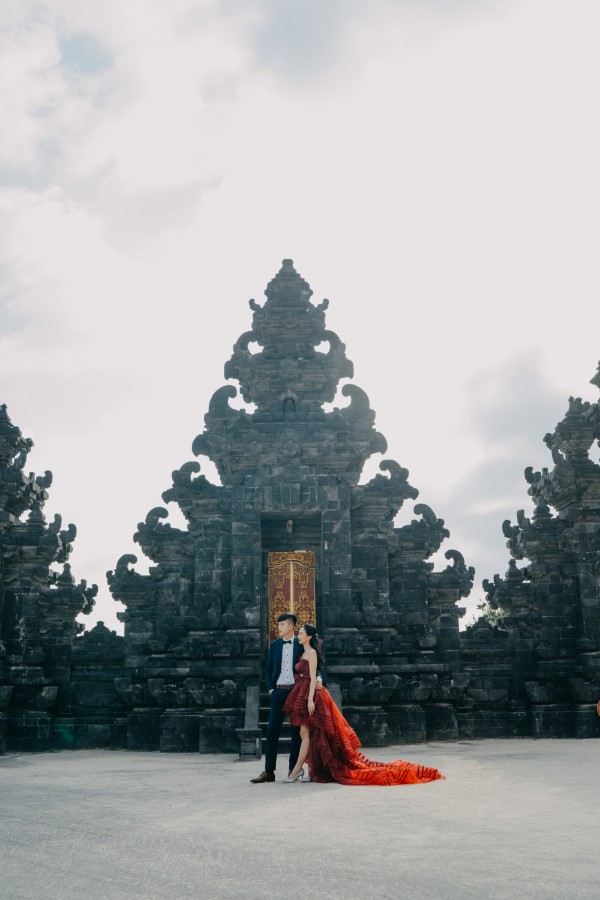 XH&G: Bali pre-wedding photoshoot along Southern Coast of Bali at Melasti Beach by Agus on OneThreeOneFour 6