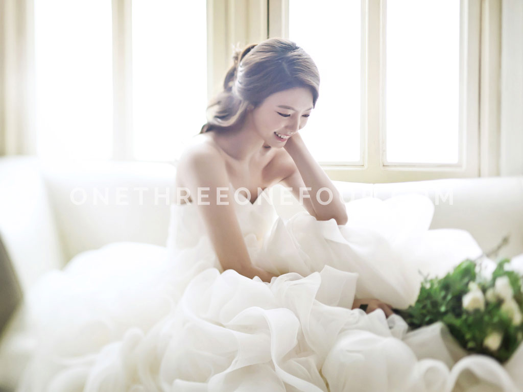 Floral | Korean Pre-wedding Photography by Pium Studio on OneThreeOneFour 9