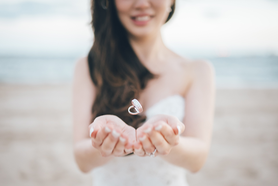 Melbourne Outdoor Pre-Wedding Photoshoot at the Beach in Autumn by Felix on OneThreeOneFour 30