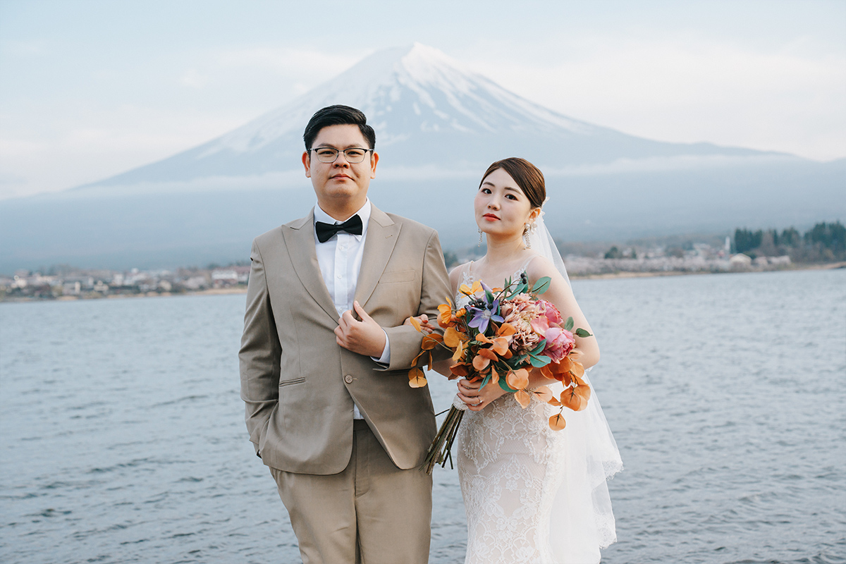 Sakura Prewedding Photoshoot Amidst Mt. Fuji and Tokyo's Full Bloom by Dahe on OneThreeOneFour 30