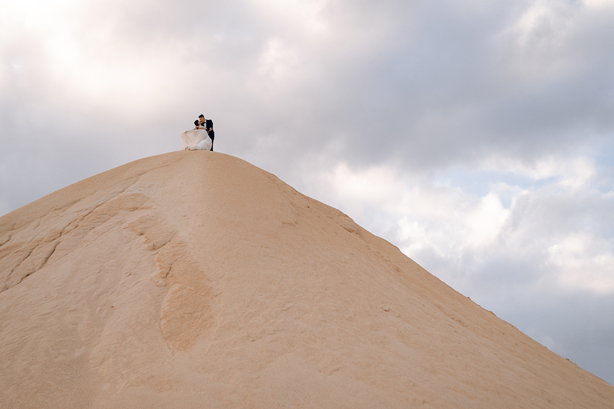 Bintan Pre-Wedding Photoshoot: Kellyn & Jiabao’s Fun Adventure at Blue Lake, Sand Dunes & ANMON Resort by HS on OneThreeOneFour 5