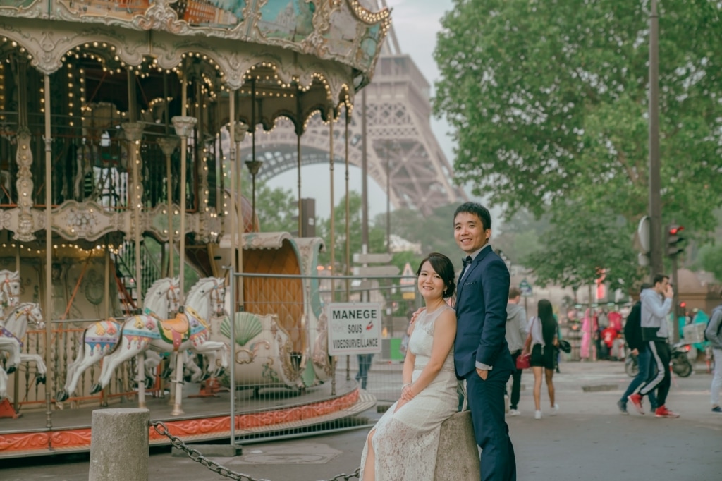 Paris Pre-wedding Photos At Chateau de Sceaux, Eiffel Tower, Louvre Night Shoot by Son on OneThreeOneFour 38