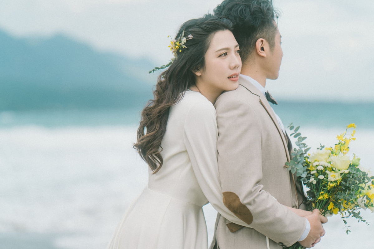 Taiwan Pre-Wedding Photoshoot Countryside Field Beach  by  on OneThreeOneFour 20