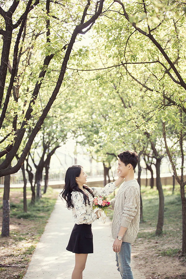 Korea Casual Couple Photoshoot At Seonyudo Park In Spring by Junghoon on OneThreeOneFour 14