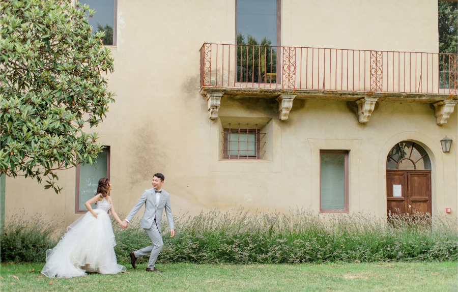 Italy Tuscany Prewedding Photoshoot at San Quirico d'Orcia  by Katie on OneThreeOneFour 8