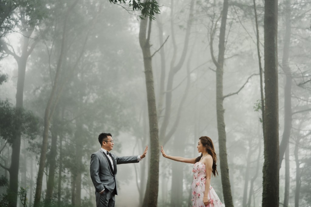 Bali Pre-wedding with Balinese Temple, Chapel and Mountain Scenes by Hendra on OneThreeOneFour 13