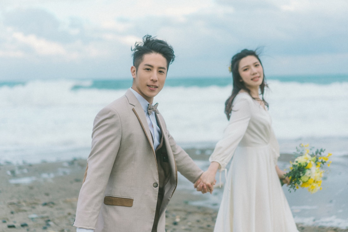 Taiwan Pre-Wedding Photoshoot Countryside Field Beach  by  on OneThreeOneFour 23