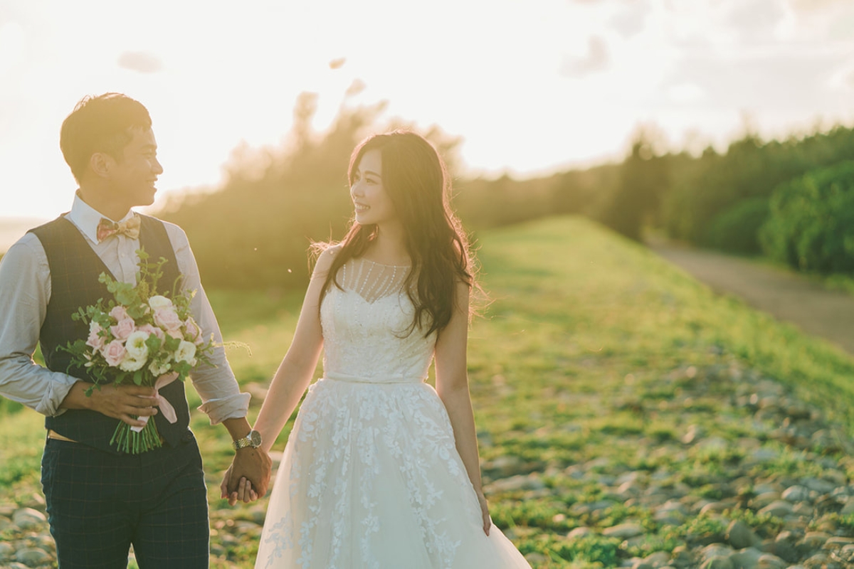 Taiwan Pre-Wedding Photoshoot Zoo Lush Greenery Beach by  on OneThreeOneFour 15