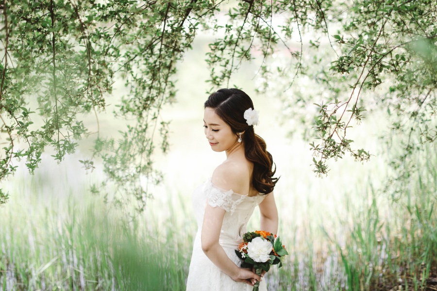 V&C: Hongkong Couple's Korea Pre-wedding Photoshoot at Kyung Hee University and Seoul Forest in Tulips Season by Beomsoo on OneThreeOneFour 13