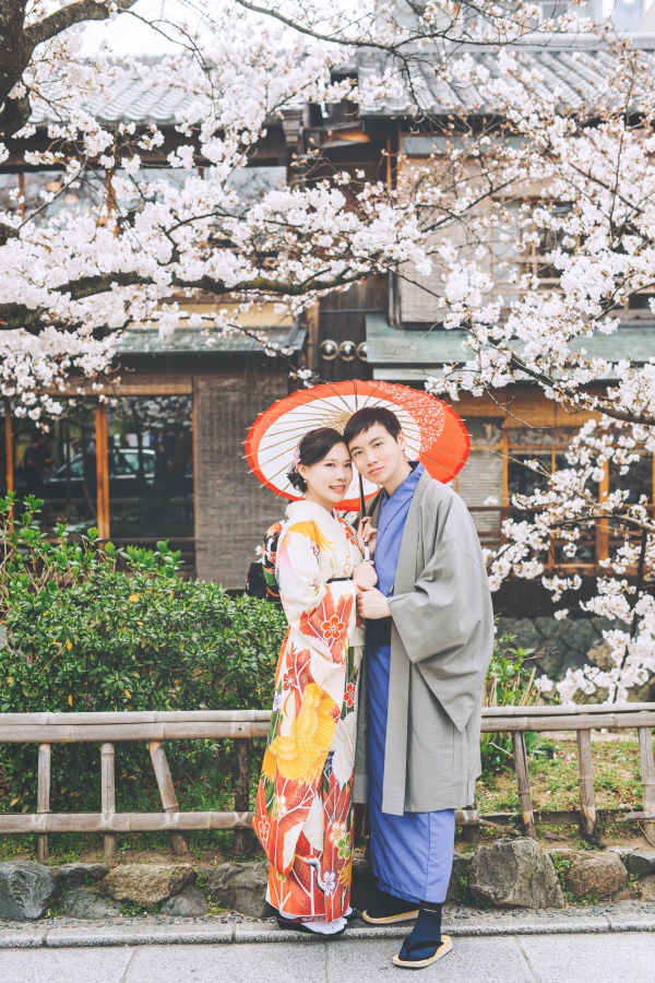 Japan Kyoto Kimono Photoshoot At Gion District During Cherry Blossom Season  by Shu Hao  on OneThreeOneFour 8