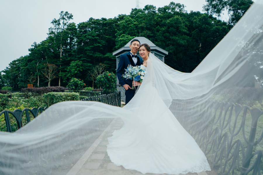 Hong Kong Outdoor Pre-Wedding Photoshoot At The Peak, Sai Wan Swimming Shed by Felix on OneThreeOneFour 2