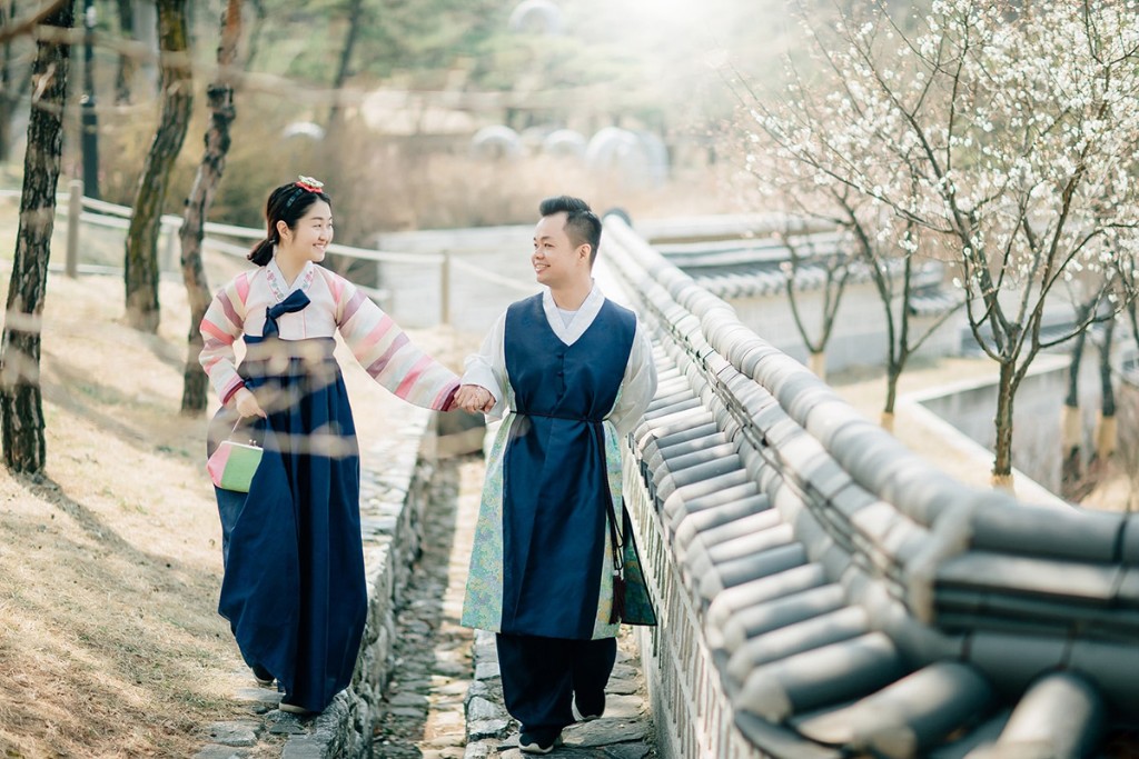 Korea Hanbok Pre-Wedding Photoshoot At Namsangol Hanok Village  by Jungyeol  on OneThreeOneFour 1