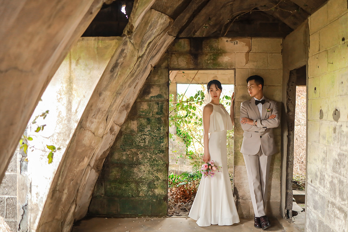 Captivating Moments: Pre-Wedding Photoshoot at Jeju Island's Isidore Farm, Famous Lone Tree, and Enchanting Beach by Byunghyun on OneThreeOneFour 0
