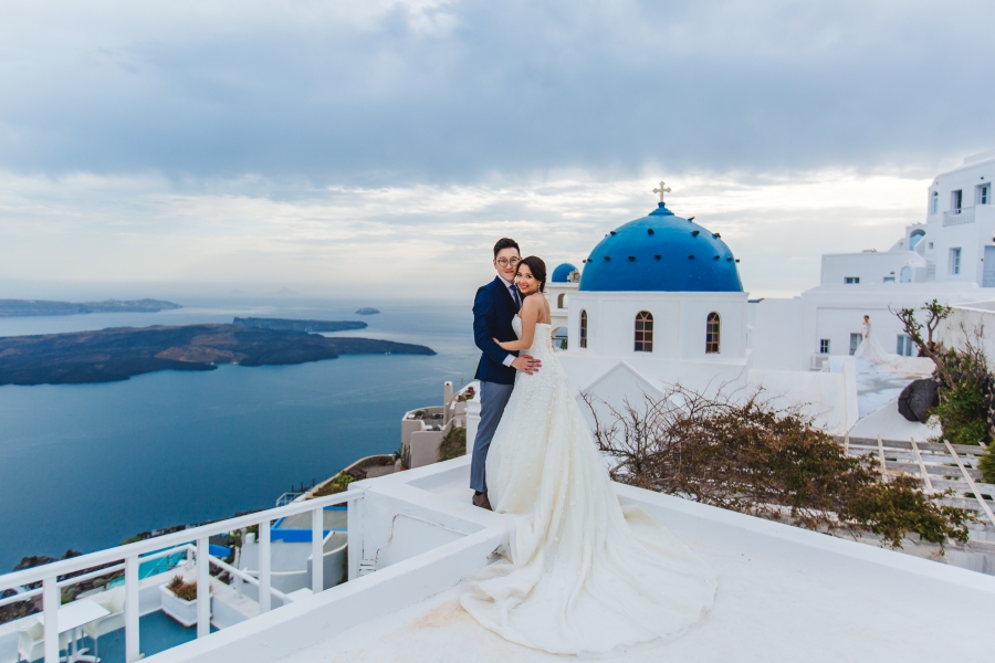 Santorini Pre-Wedding Photographer: Engagement Photoshoot In Oia During Sunset by Nabi on OneThreeOneFour 0