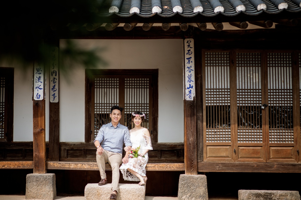 Korea Outdoor Pre-Wedding Photoshoot At Kyunghee University  by Junghoon on OneThreeOneFour 15