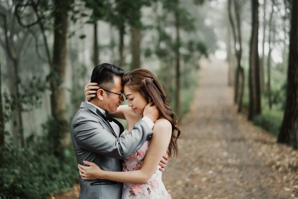 Bali Pre-wedding with Balinese Temple, Chapel and Mountain Scenes by Hendra on OneThreeOneFour 11