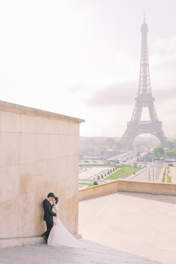 M&Y: Paris Pre-wedding Photoshoot at Pont des Arts and Luxembourg Gardens by Celine on OneThreeOneFour 10