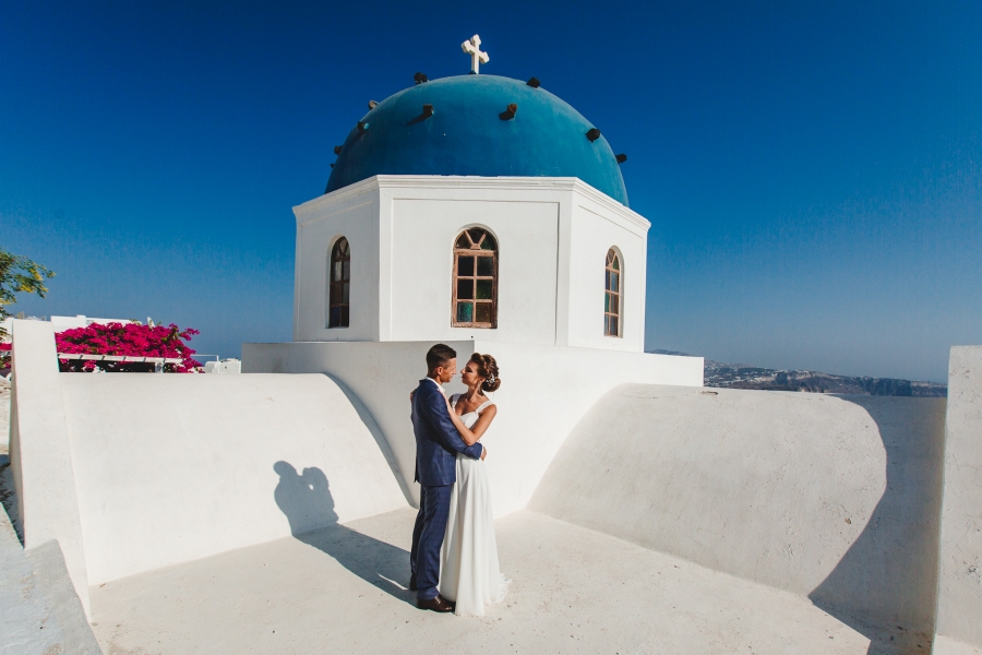 Santorini Pre-Wedding Photoshoot At Oia Blue Dome Church by Nabi on OneThreeOneFour 13