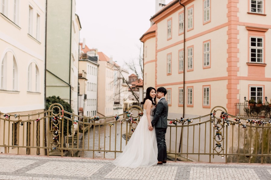 J&J: Prague Pre-wedding Photoshoot by Nika on OneThreeOneFour 13