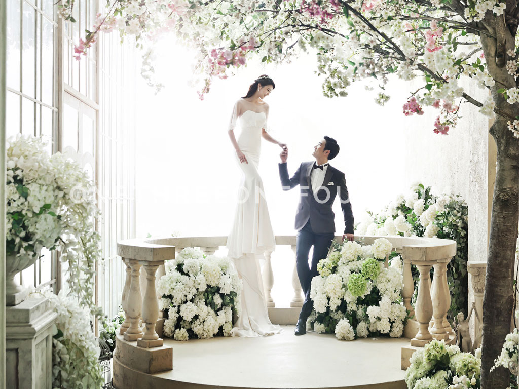 Floral | Korean Pre-wedding Photography by Pium Studio on OneThreeOneFour 0