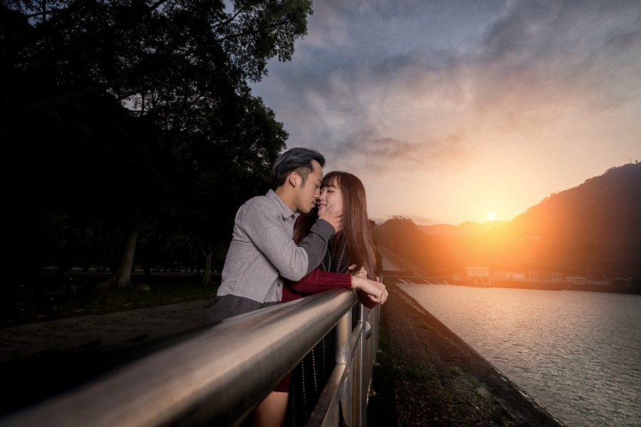 Taiwan Outdoor Pre-Wedding Photoshoot During Autumn  by Weishin on OneThreeOneFour 14