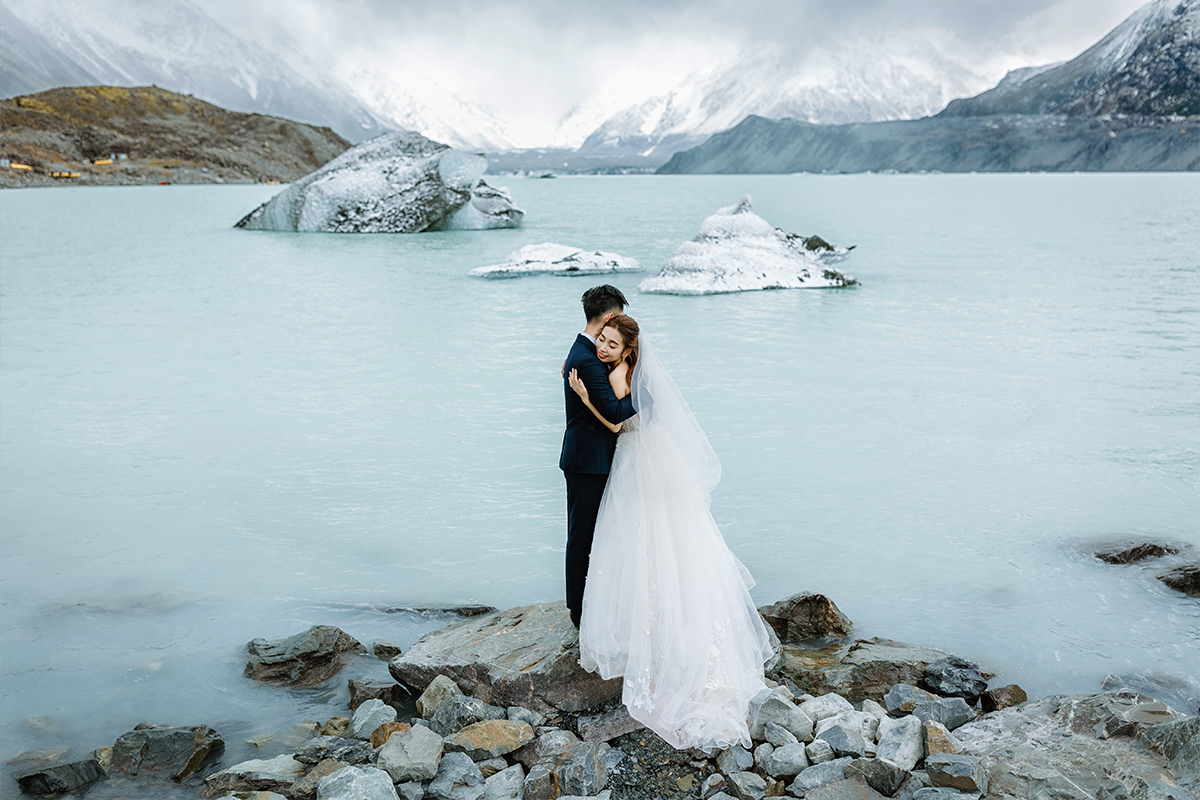2-Day New Zealand Winter Fairytale Themed Pre-Wedding Photoshoot with Horse and Glaciers and Snow Mountains by Fei on OneThreeOneFour 25
