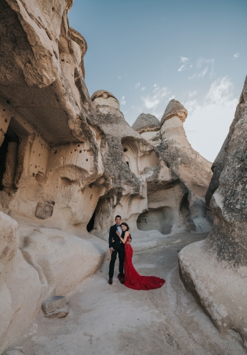 Cappadocia Pre-Wedding Photoshoot Hot Air Balloons Carpet Shop Sunrise Landscapes