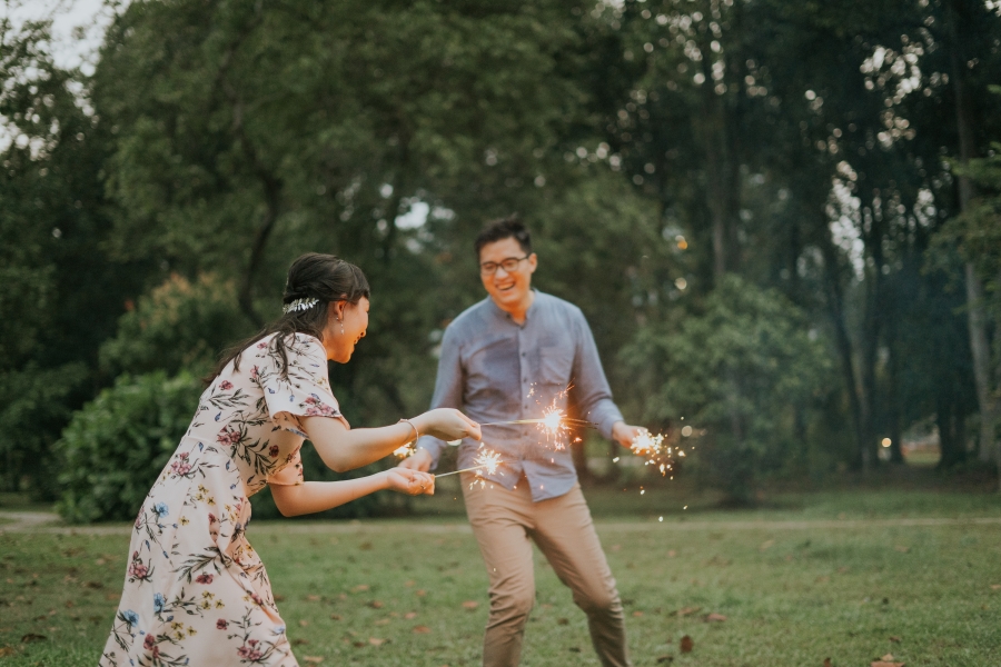Singapore Casual And Pre-Wedding Photoshoot At Jurong Lake Gardens  by Sheereen on OneThreeOneFour 21