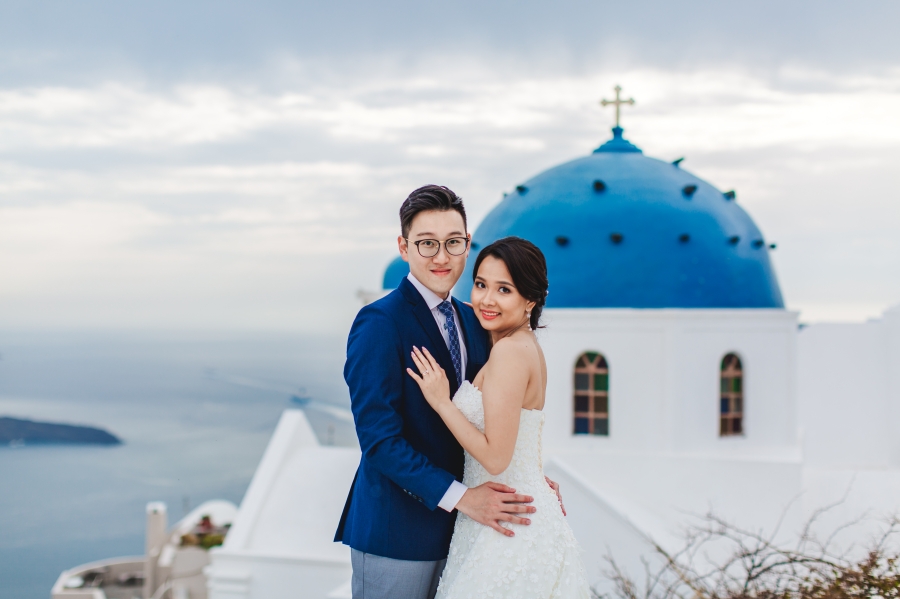Santorini Pre-Wedding Photographer: Engagement Photoshoot In Oia During Sunset by Nabi on OneThreeOneFour 3