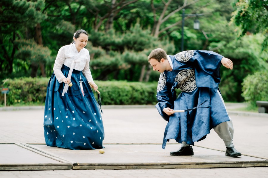 B&J: Hanbok pre-wedding at Namsangol Hanok Village in Seoul by Jungyeol on OneThreeOneFour 4