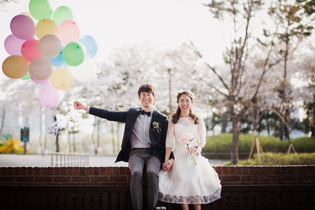 Korea Cherry Blossom Pre-Wedding Photoshoot At Seonyundo Park by Junghoon on OneThreeOneFour 1