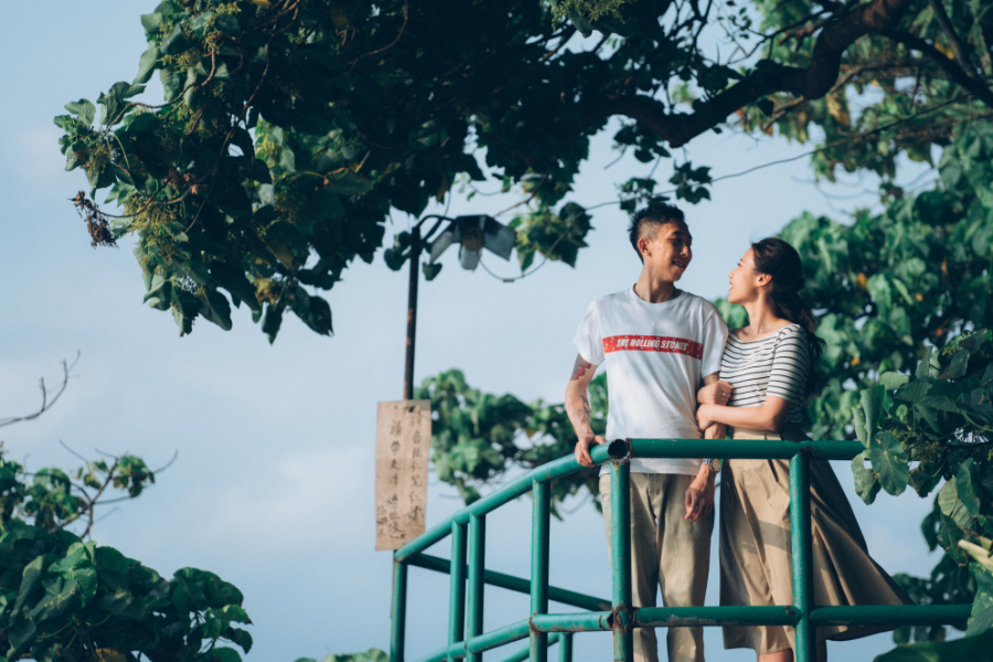 Hong Kong Outdoor Pre-Wedding Photoshoot At The Peak, Sai Wan Swimming Shed by Felix on OneThreeOneFour 29