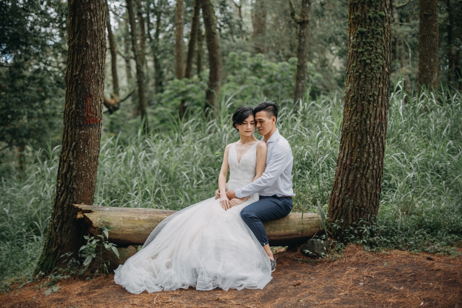 A&W: Bali Full-day Pre-wedding Photoshoot at Cepung Waterfall and Balangan Beach by Agus on OneThreeOneFour 10