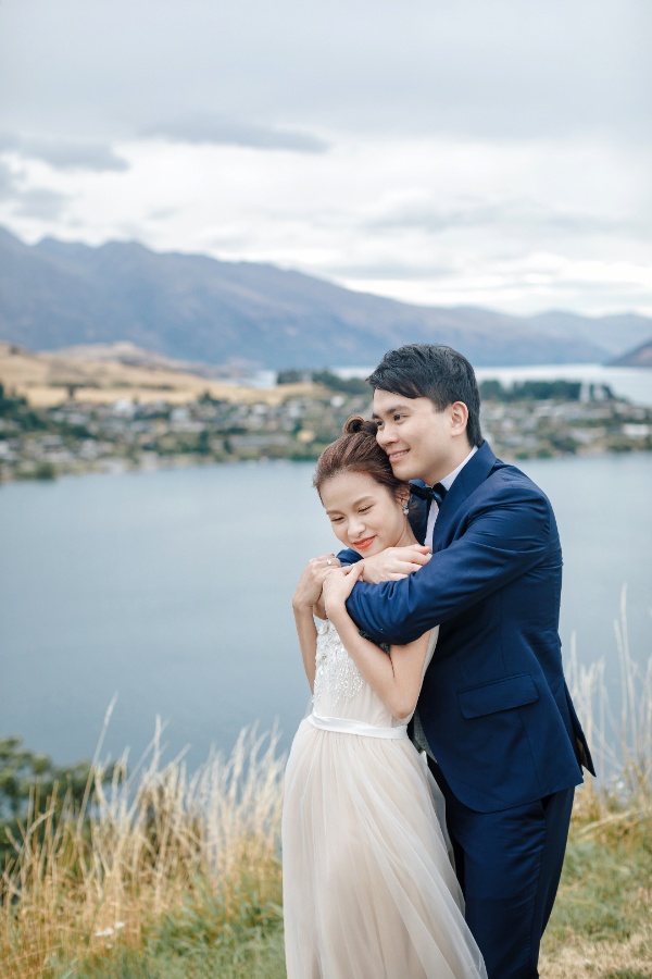 J&W: New Zealand Pre-wedding Photoshoot on Panoramic Hilltop by Fei on OneThreeOneFour 4