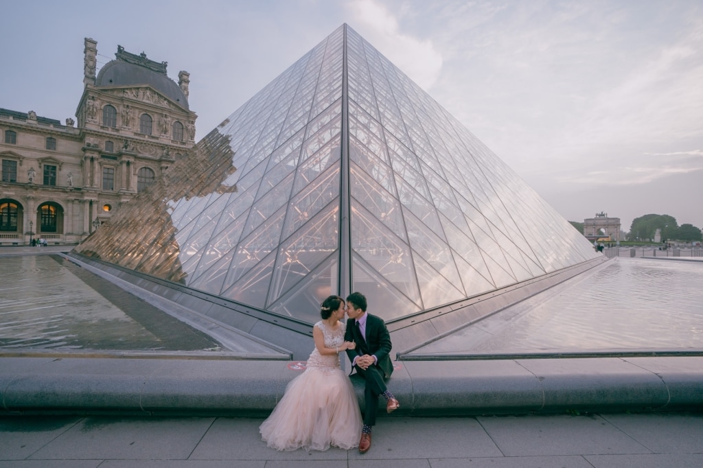 Paris Pre-wedding Photos At Chateau de Sceaux, Eiffel Tower, Louvre Night Shoot by Son on OneThreeOneFour 39