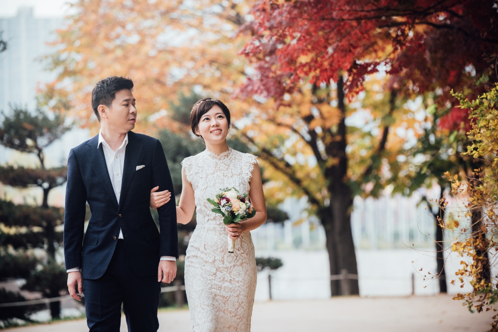 Korea Outdoor Pre-Wedding Photoshoot At Olympic Park During Autumn by Jongjin on OneThreeOneFour 0