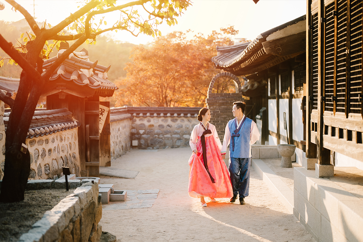 Yellow Autumn Korea Post-Wedding Photoshoot in Seoul Forest & Namsangol Hanok Village by Jungyeol on OneThreeOneFour 20