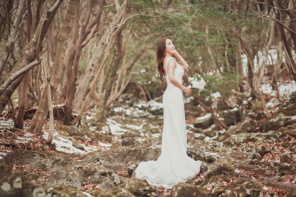 Korea Outdoor Pre-Wedding Photoshoot At Jeju Island During Winter  by Byunghyun on OneThreeOneFour 0
