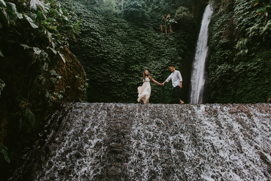Lake Tamblingan Prewedding Photoshoot in Bali by Cahya on OneThreeOneFour 12
