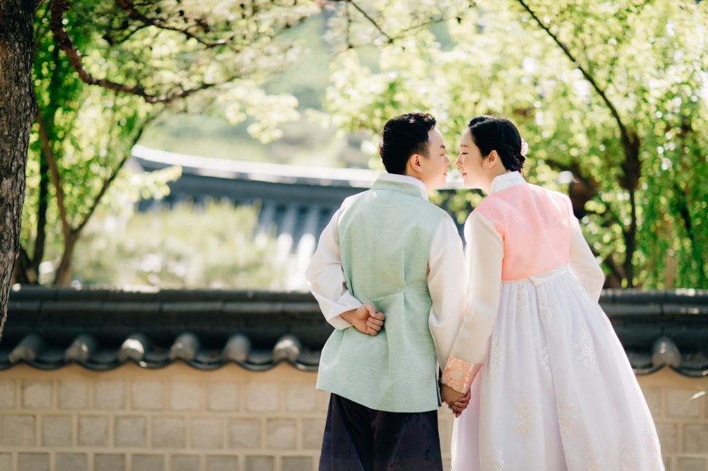 Traditional Hanbok Couple Photoshoot at Namsangol Hanok Village  by Jungyeol on OneThreeOneFour 5