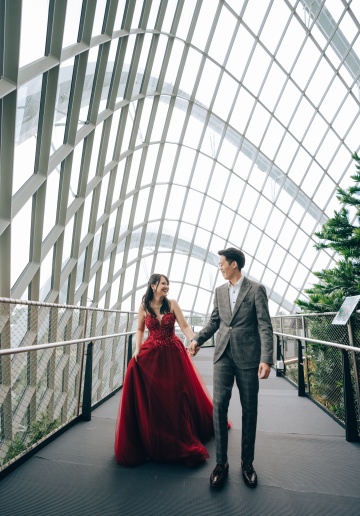 Singapore Pre-Wedding Photoshoot With Couple And Their Dogs At Bishan Park And Night Shoot At MBS